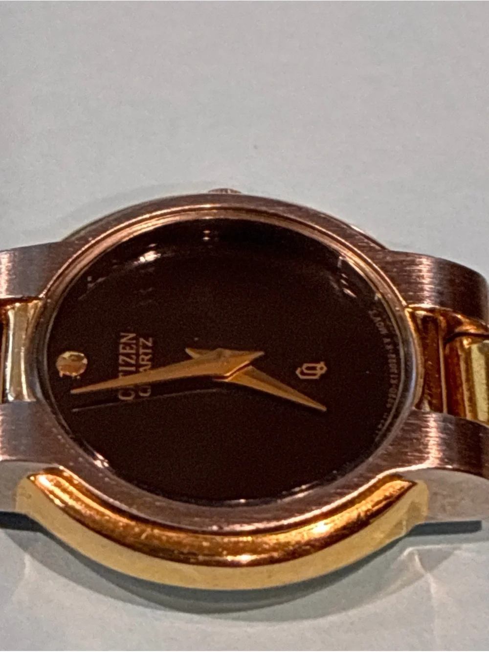 Vintage Citizen Womens 3220-K03755 Quartz Watch 2 Tone Bracelet Band Black Dial